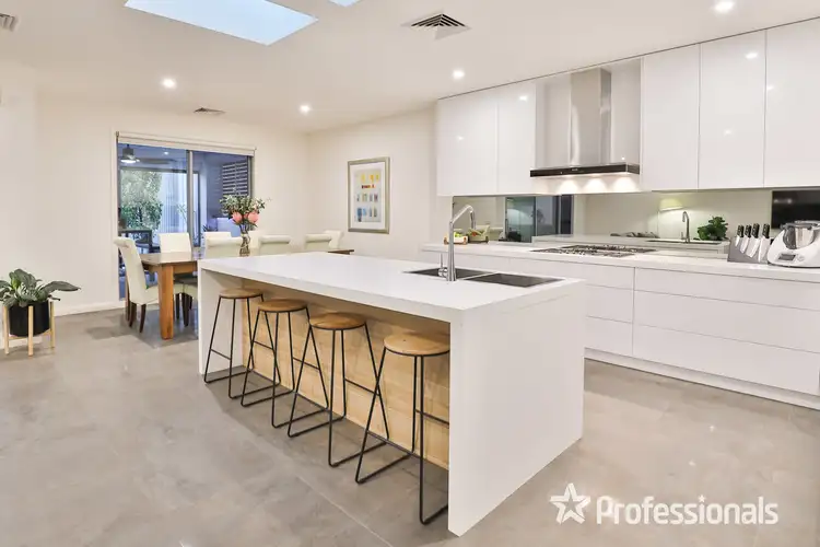 Second view of Homely house listing, 2 Valentino Court, Mildura VIC 3500