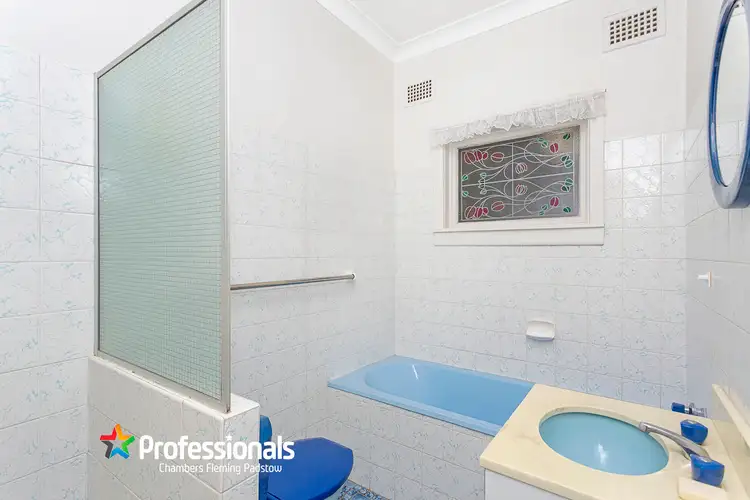 Fifth view of Homely house listing, 2 Leah Avenue, Picnic Point NSW 2213