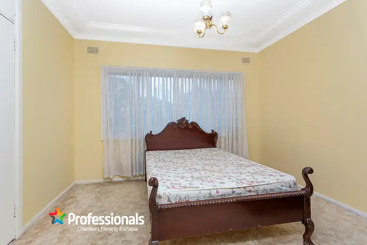 Sixth view of Homely house listing, 2 Leah Avenue, Picnic Point NSW 2213