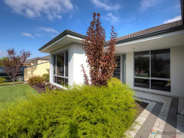 4 Monarch Way, Wattle Grove WA 6107