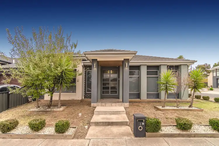 8 Wyndcliffe Way, Roxburgh Park VIC 3064