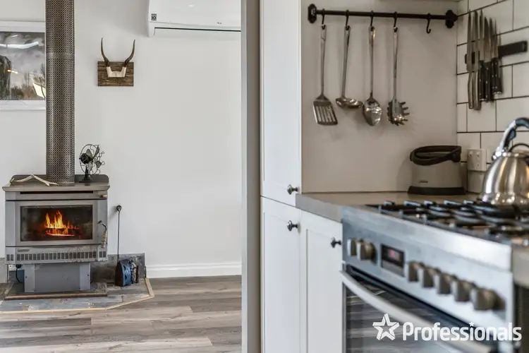 Fifth view of Homely house listing, 8 Barbara Court, Mooroolbark VIC 3138