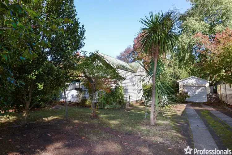 8 Dee Road, Millgrove VIC 3799