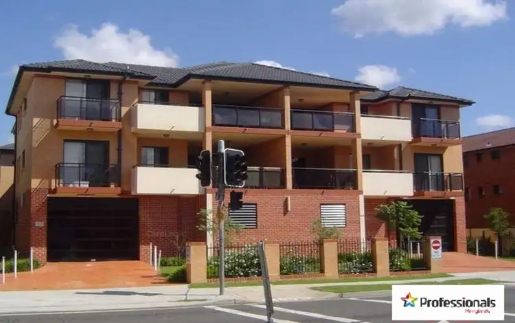 4/4-6 Treves Street, Merrylands NSW 2160