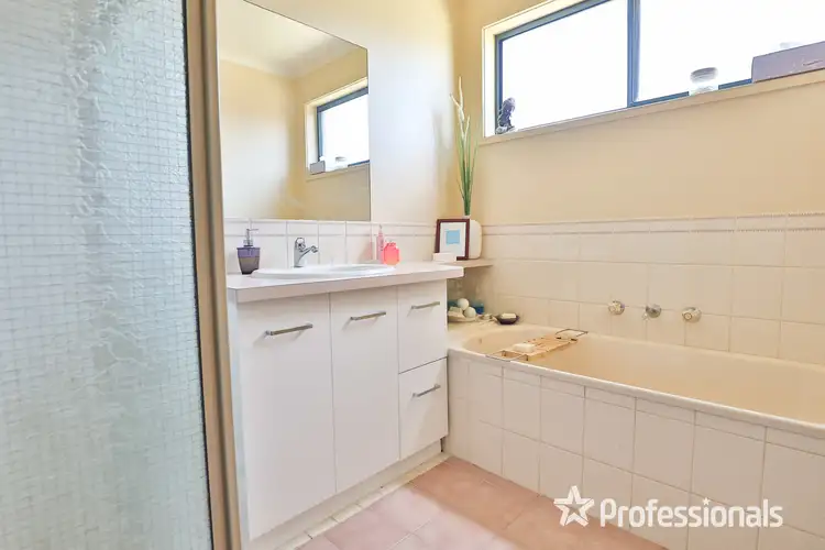 Sixth view of Homely townhouse listing, 8 Anthony Street, Mildura VIC 3500