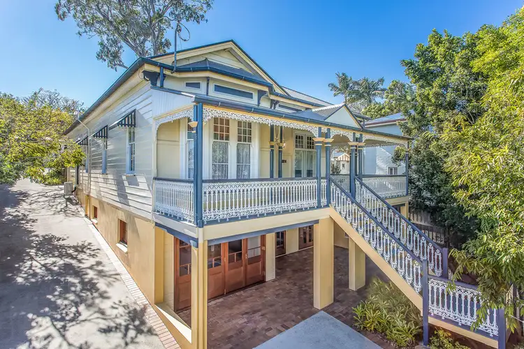 220 Rainbow Street, Sandgate QLD 4017