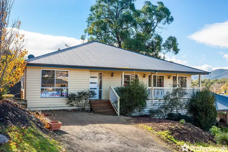 8 Yarraridge Crescent, Yarra Junction VIC 3797