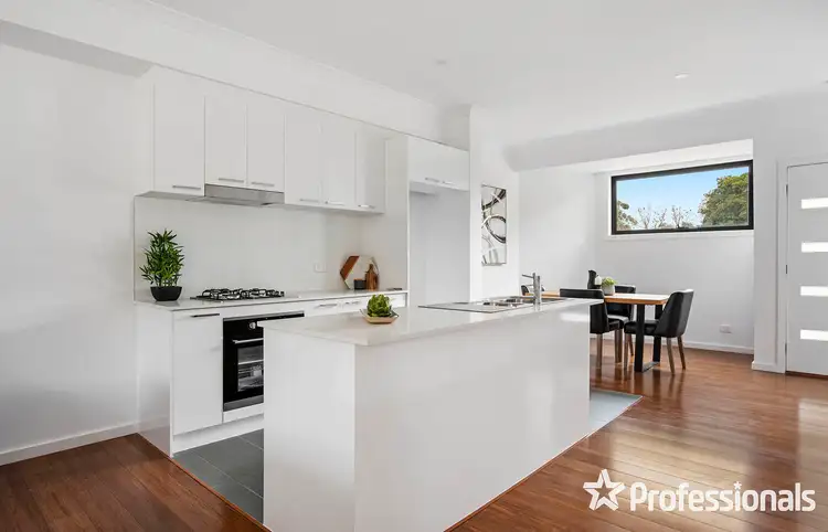 Fifth view of Homely house listing, 2 Rosario Place, Mooroolbark VIC 3138