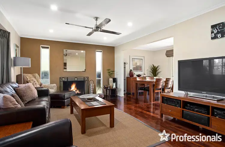 Second view of Homely house listing, 9 Krystal Court, Mooroolbark VIC 3138