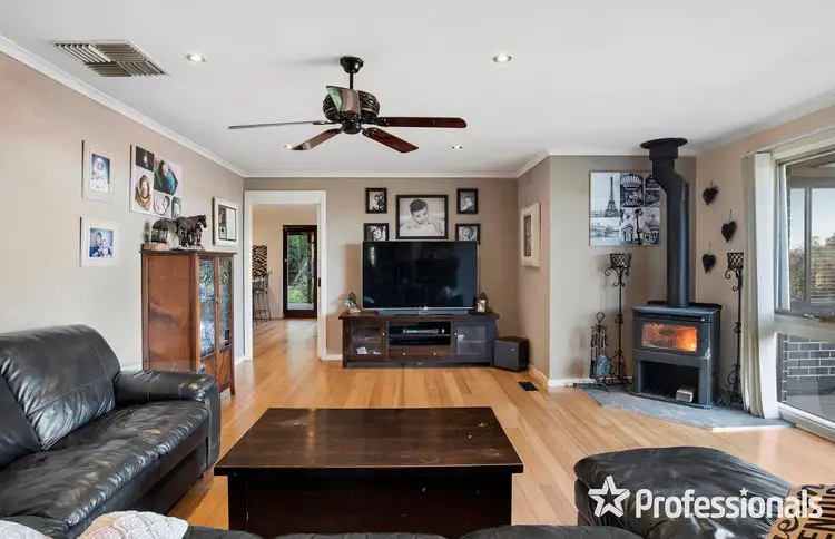 Third view of Homely house listing, 7 Fiona Court, Mooroolbark VIC 3138