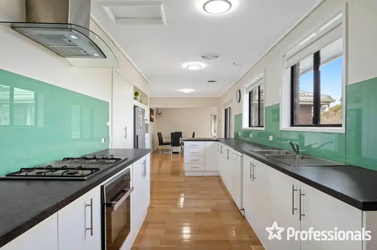 Sixth view of Homely house listing, 3 Iris Court, Mooroolbark VIC 3138