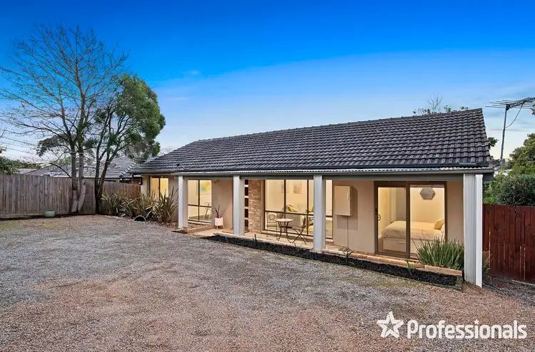11 Sheldon Avenue, Mooroolbark VIC 3138