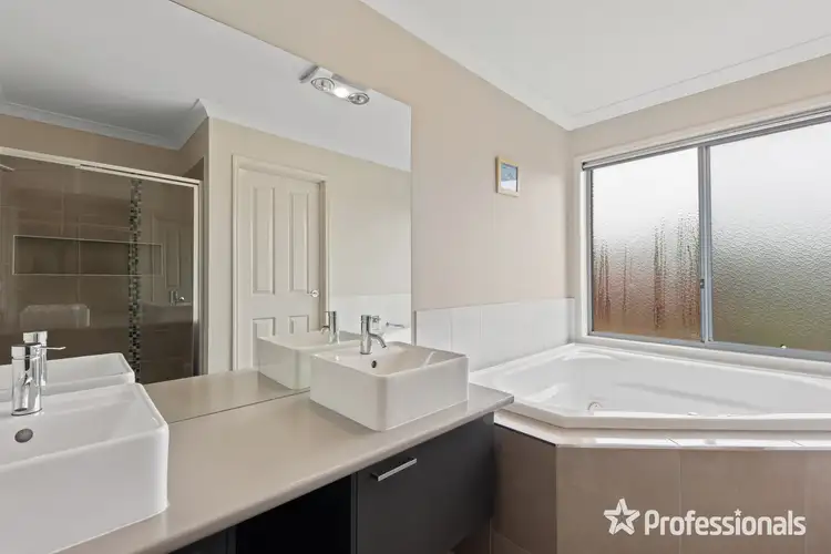 Fifth view of Homely house listing, 10 Jasmine Rise, Kangaroo Flat VIC 3555