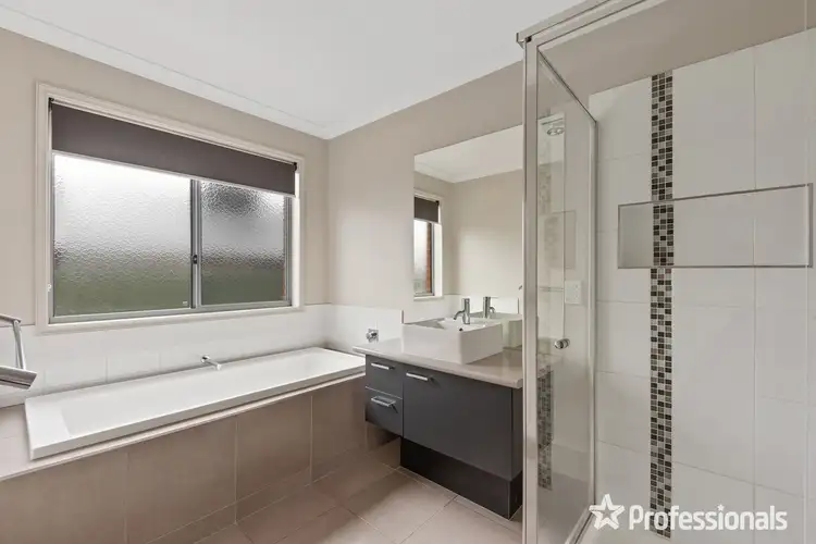 Sixth view of Homely house listing, 10 Jasmine Rise, Kangaroo Flat VIC 3555