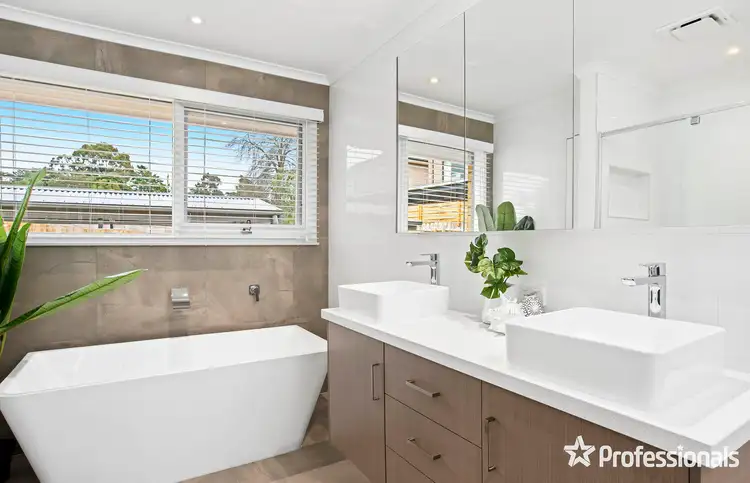 Fifth view of Homely house listing, 1/9 Dennis Court, Mooroolbark VIC 3138