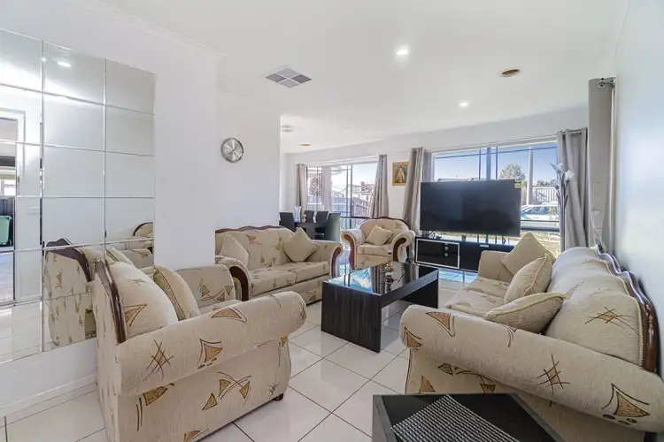 Third view of Homely house listing, 6 Midhurst Court, Craigieburn VIC 3064