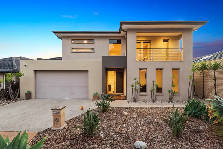 27 Manhattan Close, Sanctuary Lakes VIC 3030