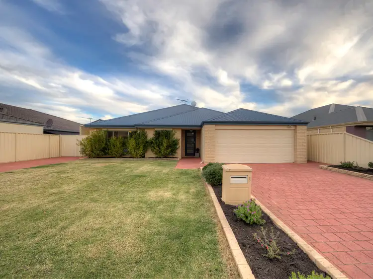 8 Kwilena Avenue, Wattle Grove WA 6107