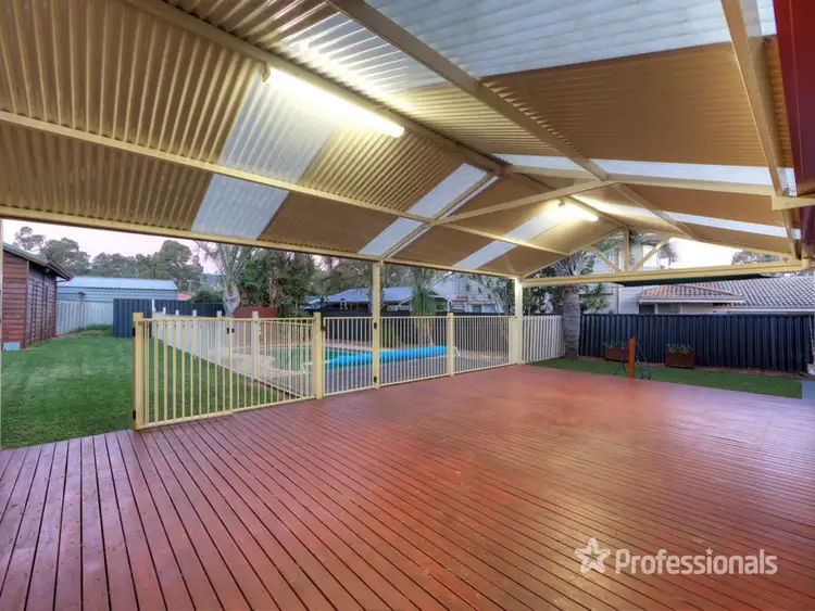 15 Berry Drive, Maida Vale WA 6057