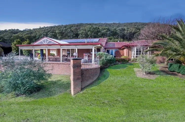 105 Gardenhill Road, Launching Place VIC 3139