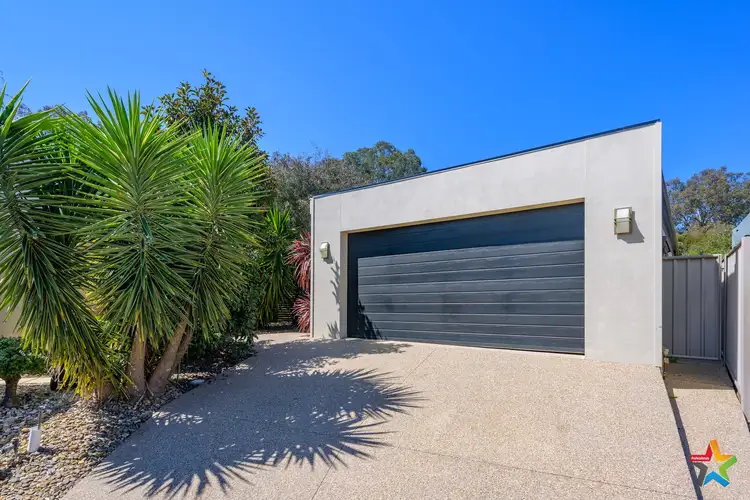 Second view of Homely house listing, 8 Garden Cove, Wodonga VIC 3690