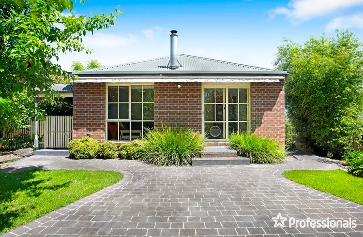 Main view of Homely house listing, 4 Benjamin Chase, Mooroolbark VIC 3138