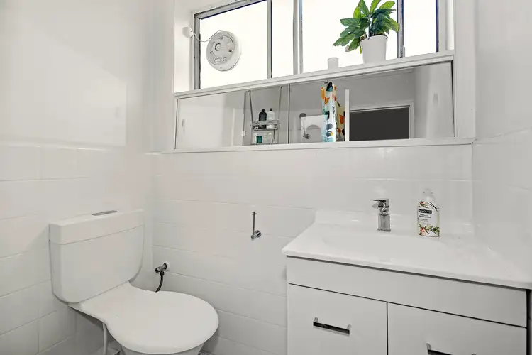 Fifth view of Homely apartment listing, 4/12 Pine Street, Hawthorn VIC 3122