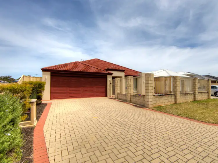11 Gillings Parade, Wattle Grove WA 6107