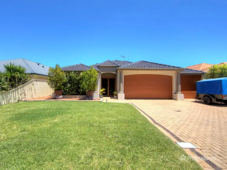 17 Gillings Parade, Wattle Grove WA 6107
