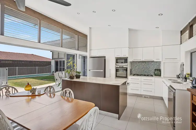 12 Moonee Street