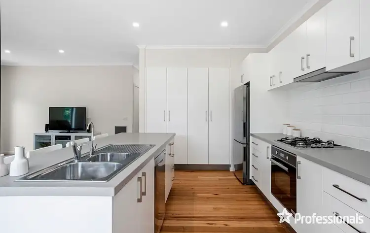 Second view of Homely house listing, 2/11 Glen View Road, Mount Evelyn VIC 3796