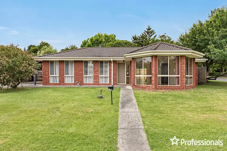 25 Charlwood Drive, Mooroolbark VIC 3138