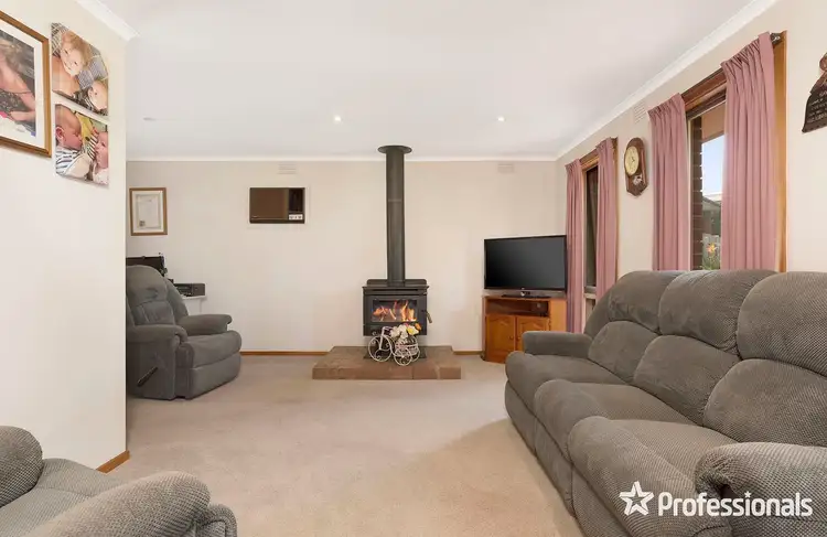 Second view of Homely house listing, 7 Rosny Place, Mooroolbark VIC 3138