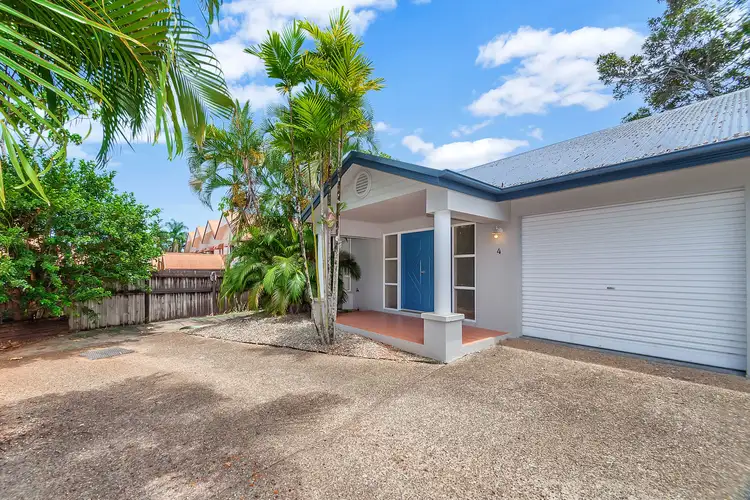 4/6 Hedley Close, Redlynch QLD 4870