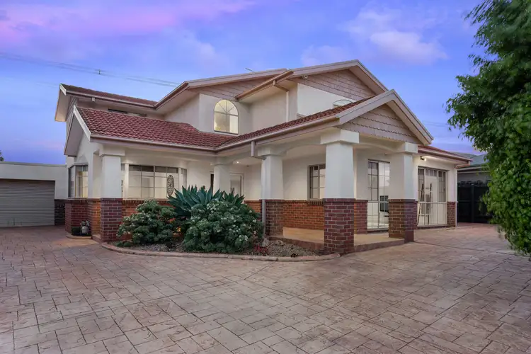 5 Linden Court, Taylors Lakes VIC 3038