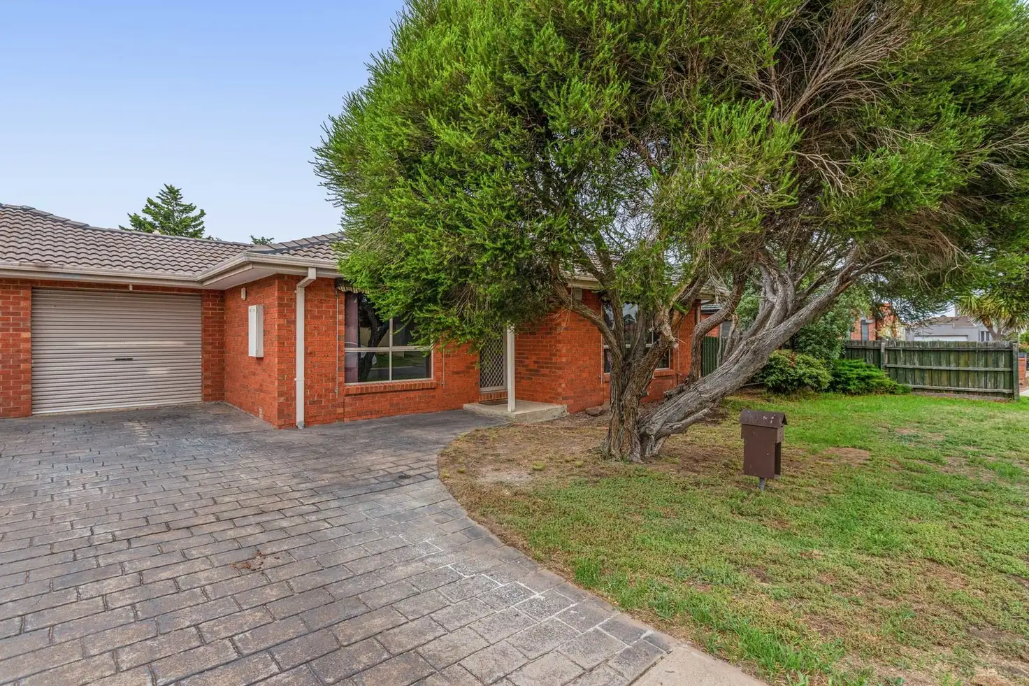 Main view of Homely unit listing, 2/27 Roseberry Avenue, Keilor Downs VIC 3038