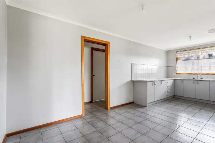 Fifth view of Homely unit listing, 2/27 Roseberry Avenue, Keilor Downs VIC 3038