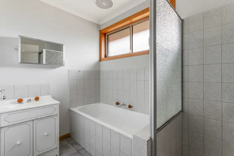 Sixth view of Homely unit listing, 2/27 Roseberry Avenue, Keilor Downs VIC 3038