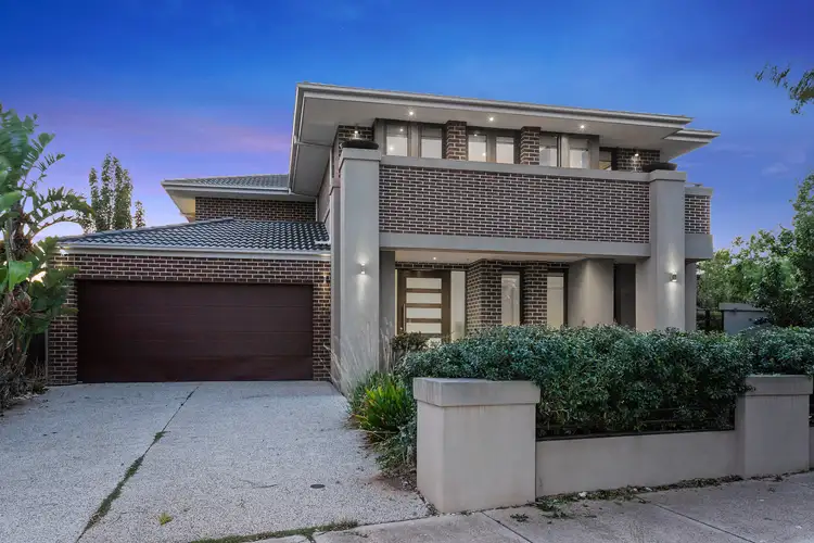 2 Darwin Street, Taylors Hill VIC 3037