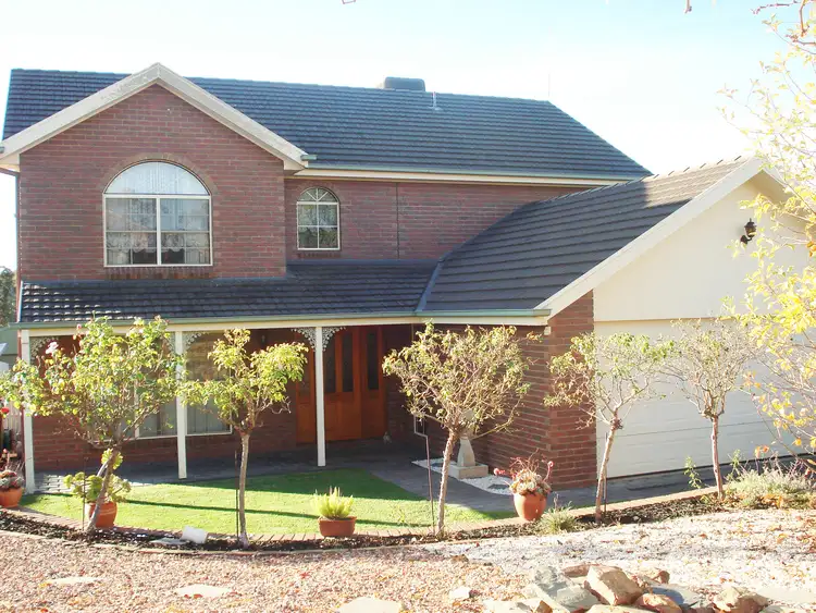 4 Davey Close, Flora Hill VIC 3550