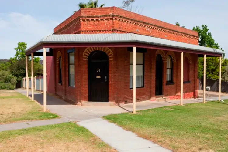 31 Reginald Street, Quarry Hill VIC 3550