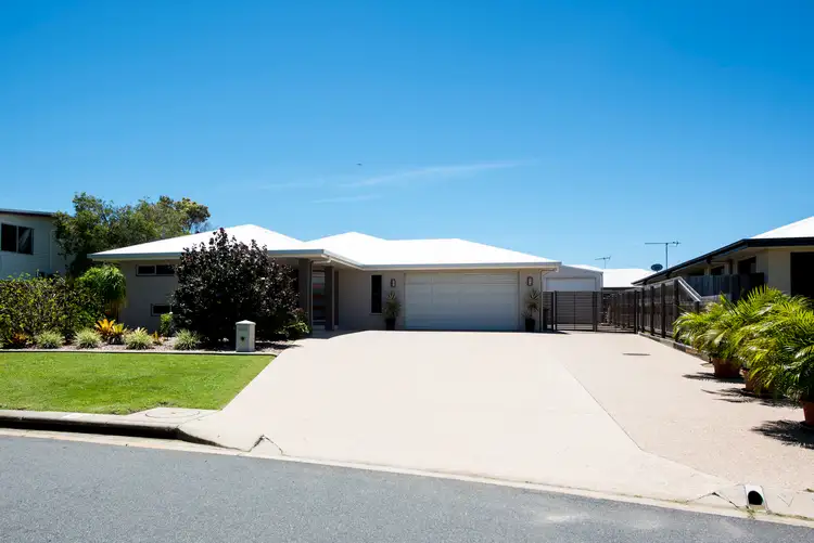 19 Dickens Avenue, Ooralea QLD 4740