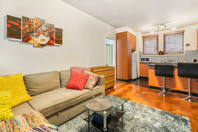 2/244 Barkly Street, St Kilda VIC 3182