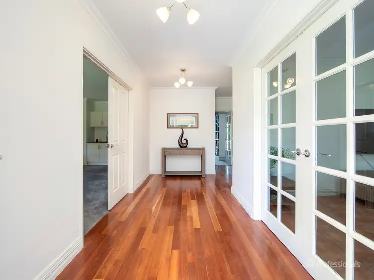70 Dale Place, Orange Grove WA 6109