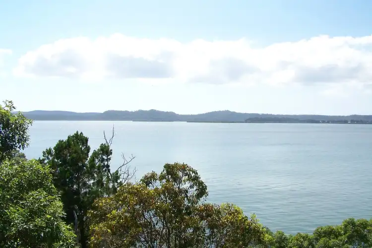3 Azure Court, Lamb Island QLD 4184