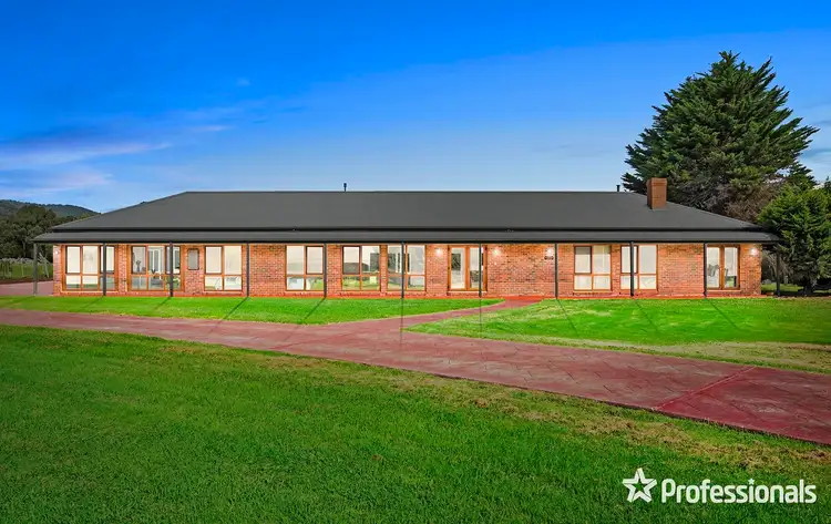 Second view of Homely house listing, 2 Jeanette Maree Court, Kilsyth VIC 3137