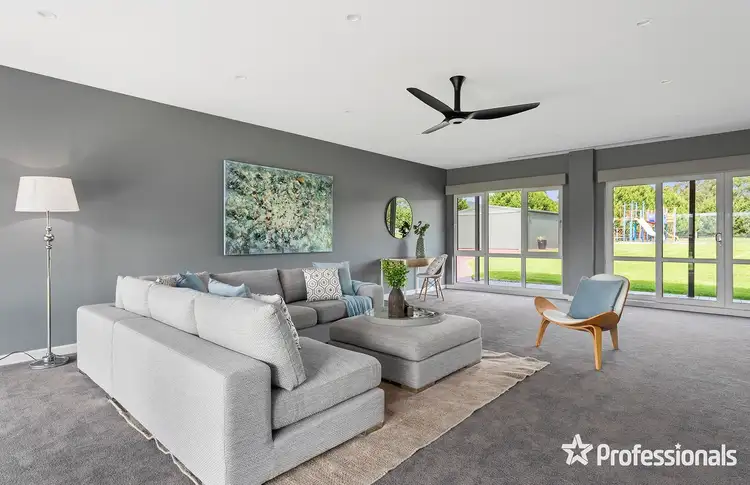 Fifth view of Homely house listing, 2 Jeanette Maree Court, Kilsyth VIC 3137