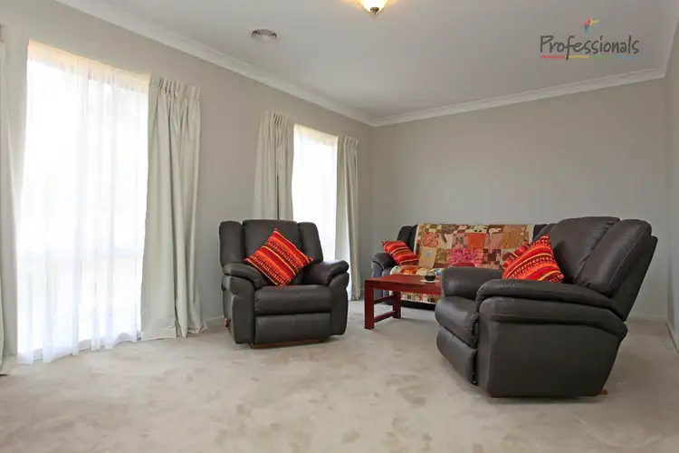Fourth view of Homely house listing, 2 Innisbrook Avenue, Wodonga VIC 3690