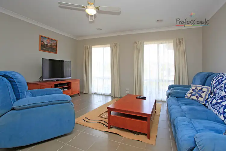Fifth view of Homely house listing, 2 Innisbrook Avenue, Wodonga VIC 3690