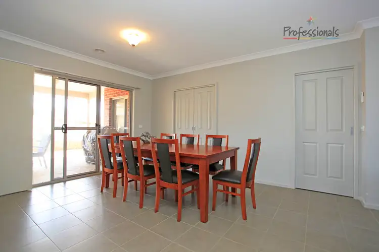 Sixth view of Homely house listing, 2 Innisbrook Avenue, Wodonga VIC 3690